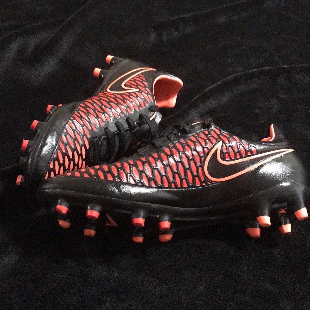 NIKE Magista Cleats